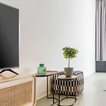 Limehome Maximilian Welsch Str 3*