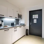 Apart-hotel Limehome Maximilian Welsch Str 3*